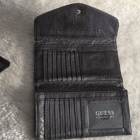 Guess wallet - Picture 2 of 3
